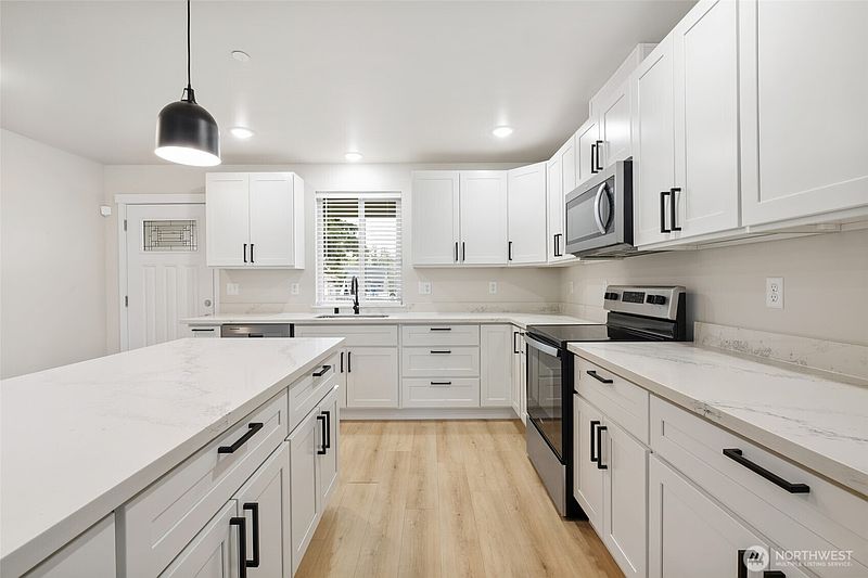 5th image of 8621 S M Street
