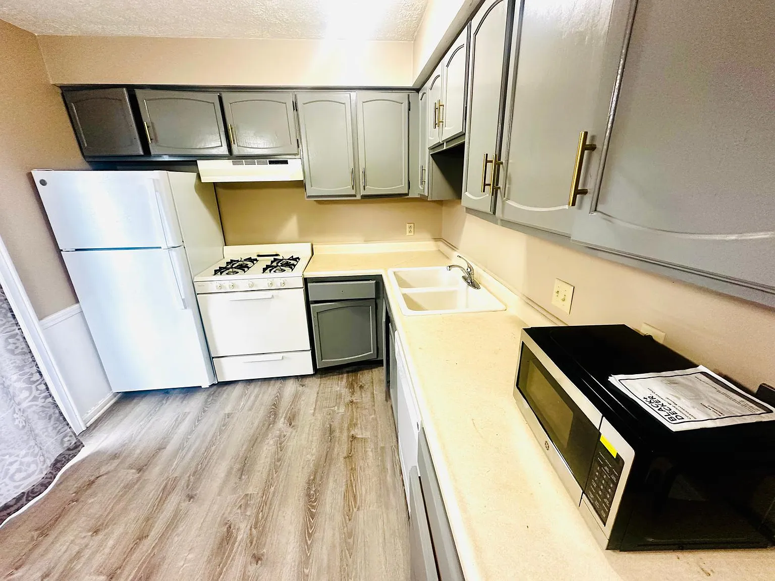 2 bed, 1000 sqft, $1,200 — Photo 3