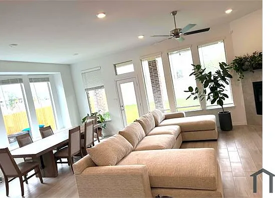 4 bed, $3,200 — Photo 1