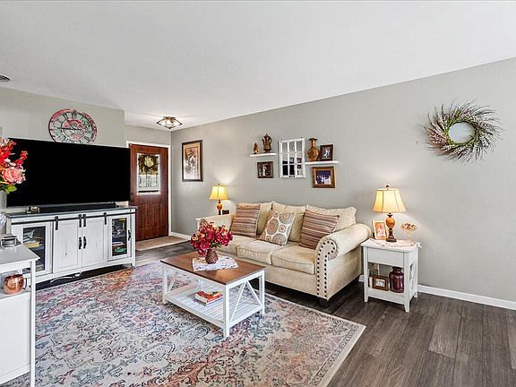 4th image of 617 6th Ave NW
