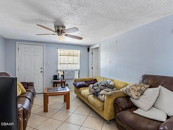 4th image of 236 N Oleander Ave