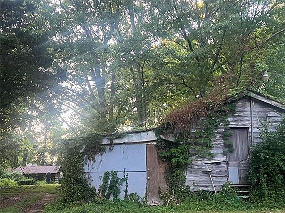 3rd image of 5884 Rockbridge Rd
