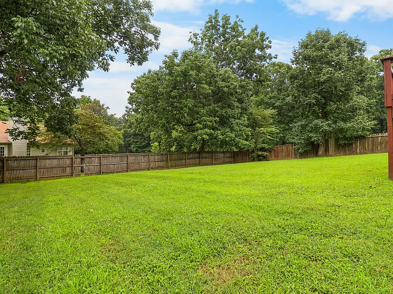 808 Leigh Ann Dr — Photo 31