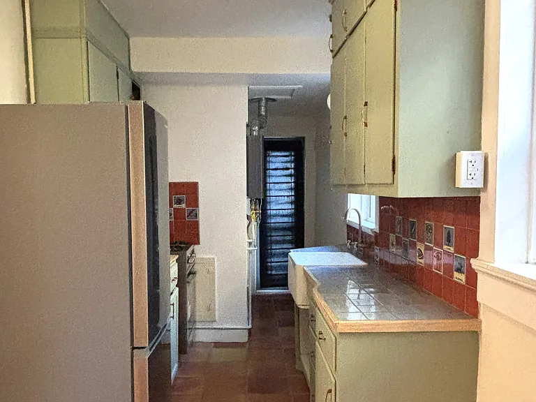 224 W Mountain Ave #B — Photo 5