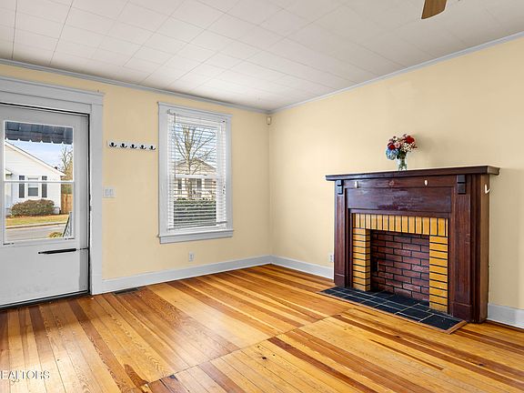 5th image of 1362 Dalton St