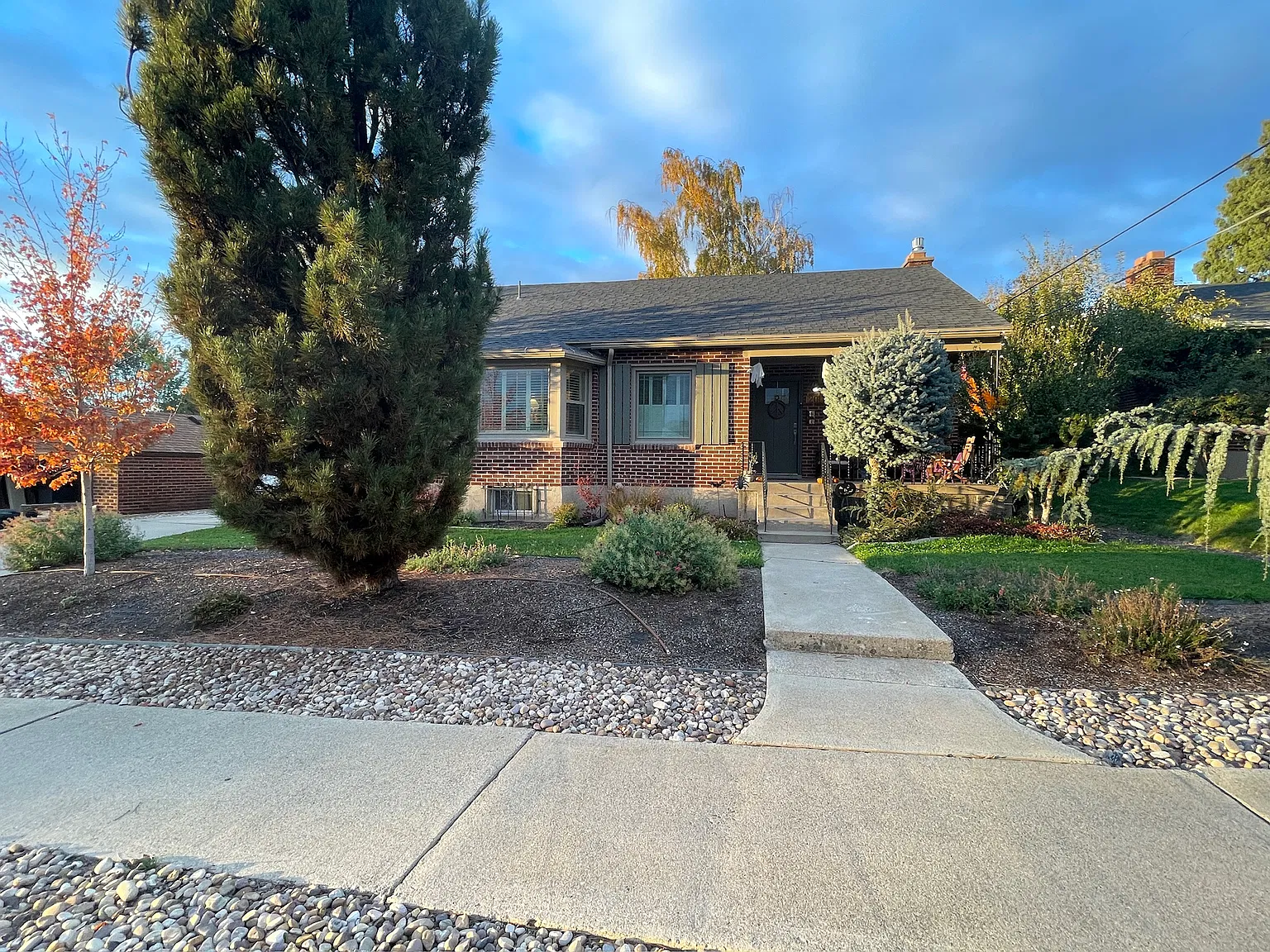 4 bed, 1.5 bath, 2100 sqft, $3,500 — Photo 1