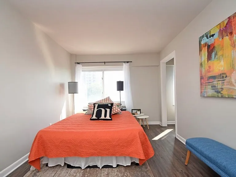 2200 Victory Pkwy #907 — Photo 14