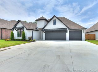 4021 W Albuquerque Pl, Broken Arrow, OK 74011