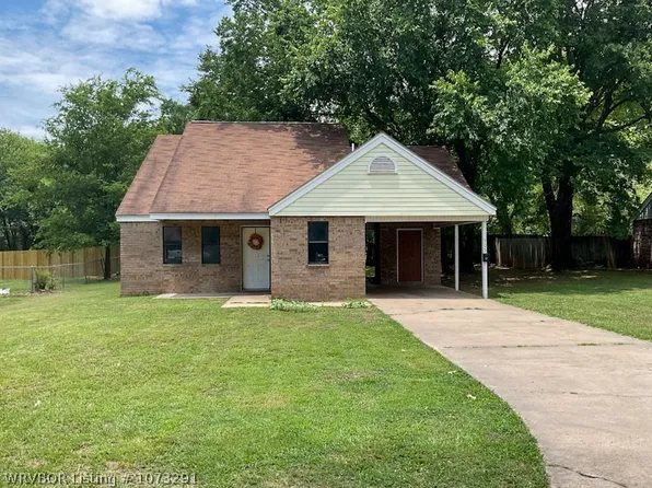 305 Walnut St, Ozark, AR 72949