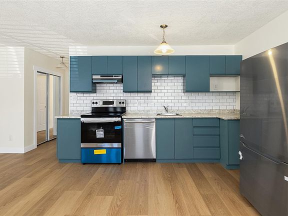 3rd image of 2525 Dingwall St #304