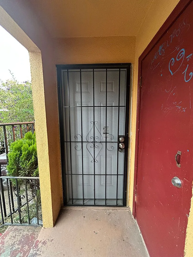 2 Bedroom 1 Bath Apartment 950 sft with utilities (except PGE) — Photo 2
