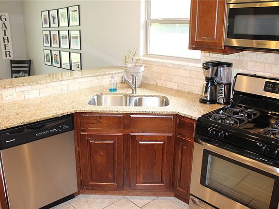 3rd image of 2864 Vanike Dr