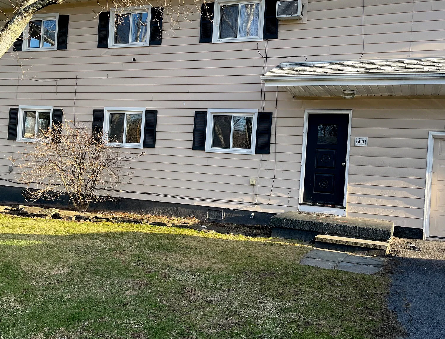 3 bed, 900 sqft, $2,500 — Photo 1