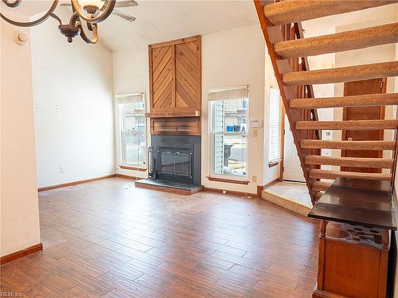 4th image of 444 Benlea Cir