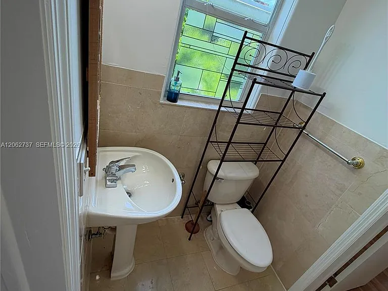 1027 Euclid Ave #4 — Photo 8