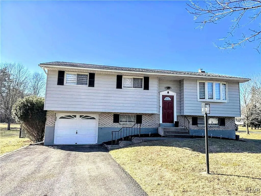 23 Bonnie Dr photo 1