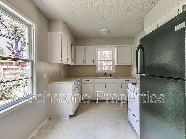 2305 Mustang St — Photo 10