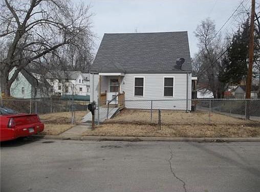 1st image of 756 Frank St