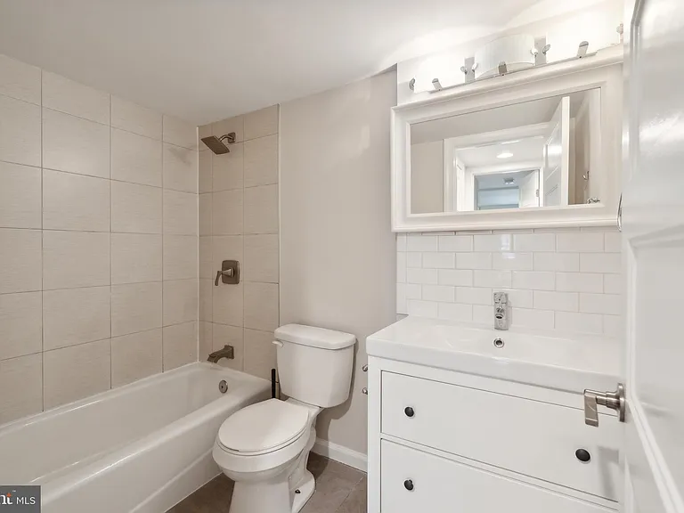 1213 Staples St NE #B — Photo 11