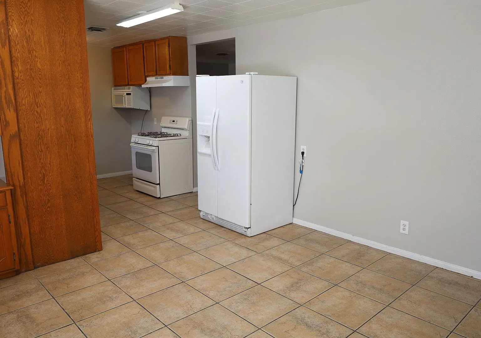Cozy 6 Bedroom 2 Bathroom Home! — Photo 3