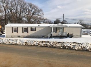 8 South St, Champlain, NY 12919