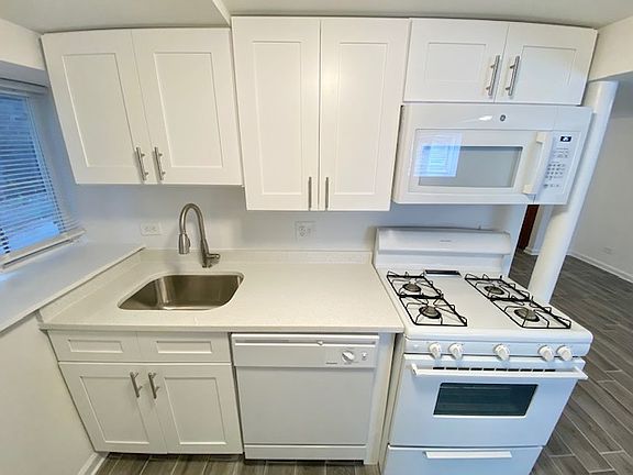5th image of 4205 N Oakley Ave APT G