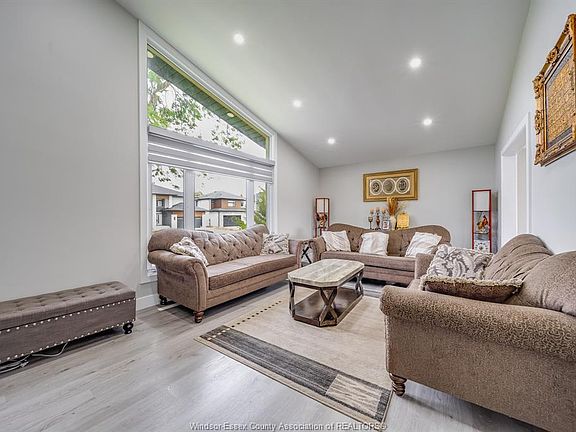 5th image of 2405 Roxborough Blvd