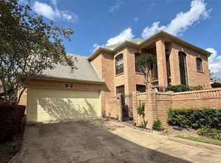 8006 Oakwood Bend Dr, Houston, TX 77040