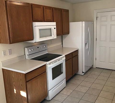 4th image of 2801 SW 10th St
