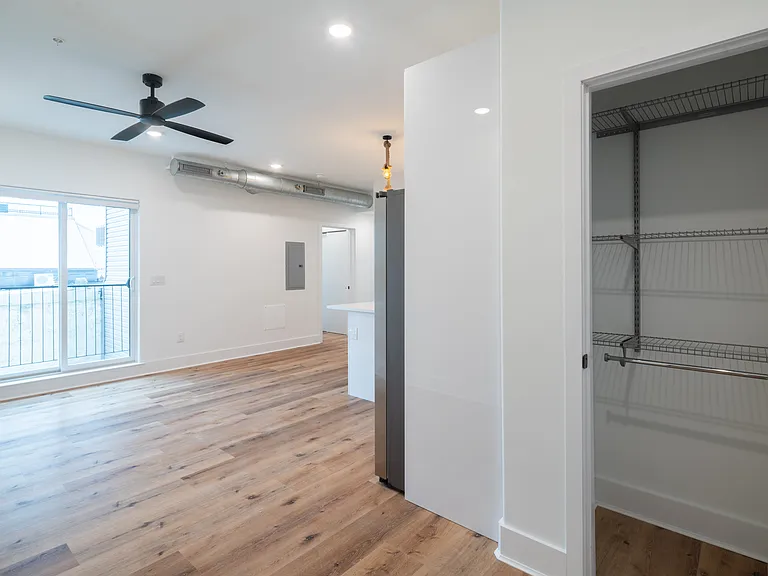 2621 W Oxford St #304 — Photo 6