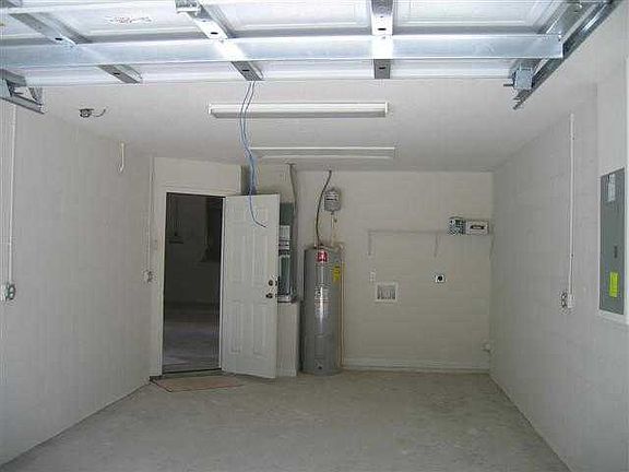 3rd image of 29 Pony Ln