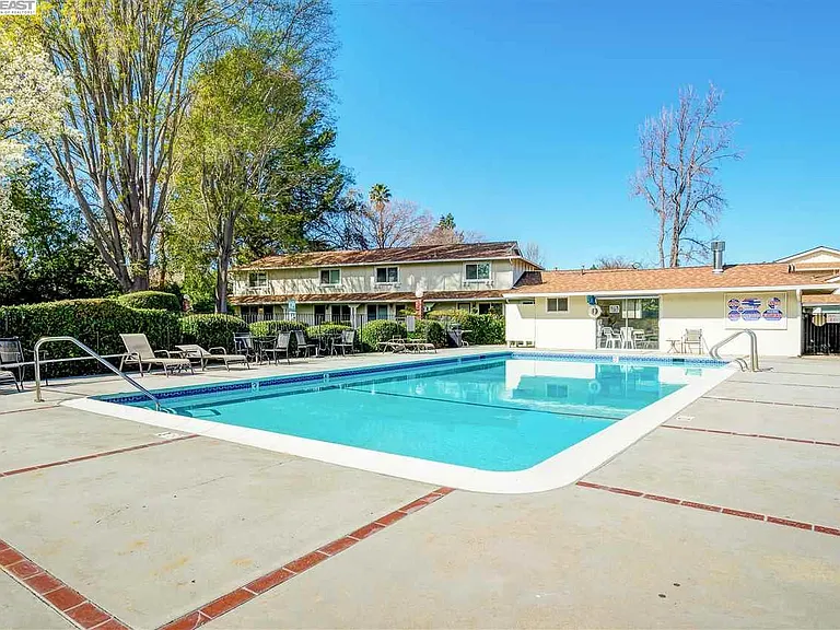 453 Carillo Ct — Photo 12