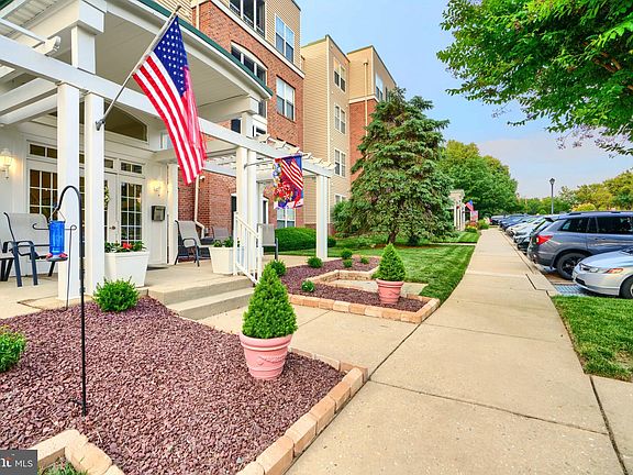 3rd image of 1302 Scottsdale Dr Unit 171