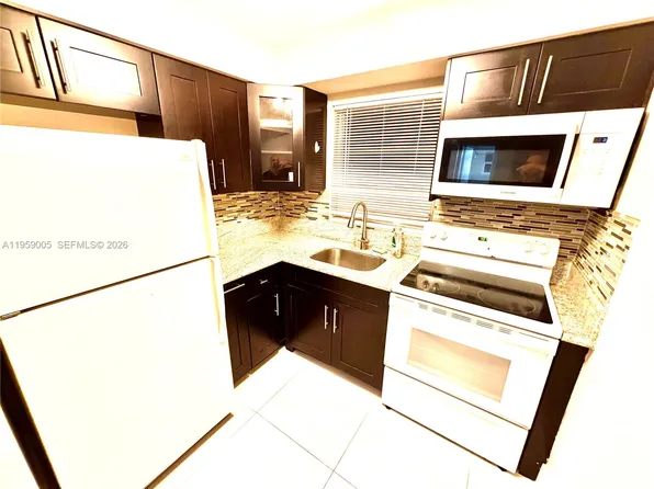1859 Wiley St APT 3, Hollywood, FL 33020