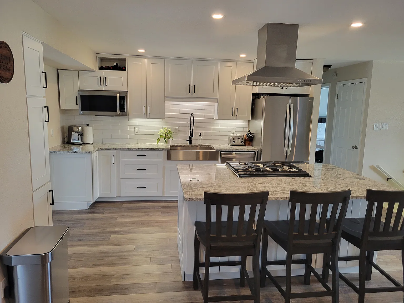 4 bed, 1932 sqft, $2,875 — Photo 2