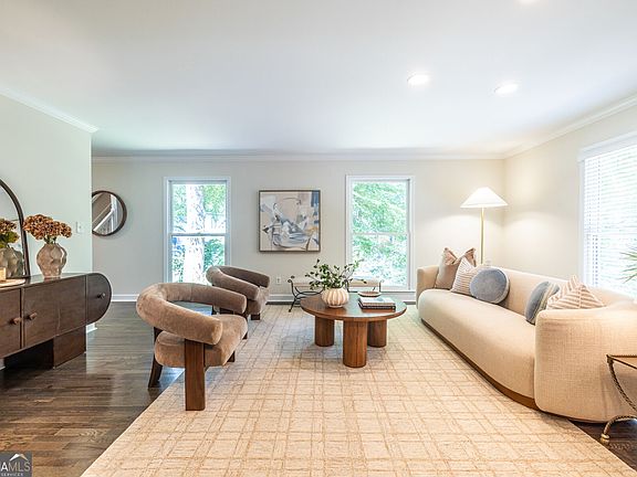 3rd image of 2483 Greenglade Rd NE