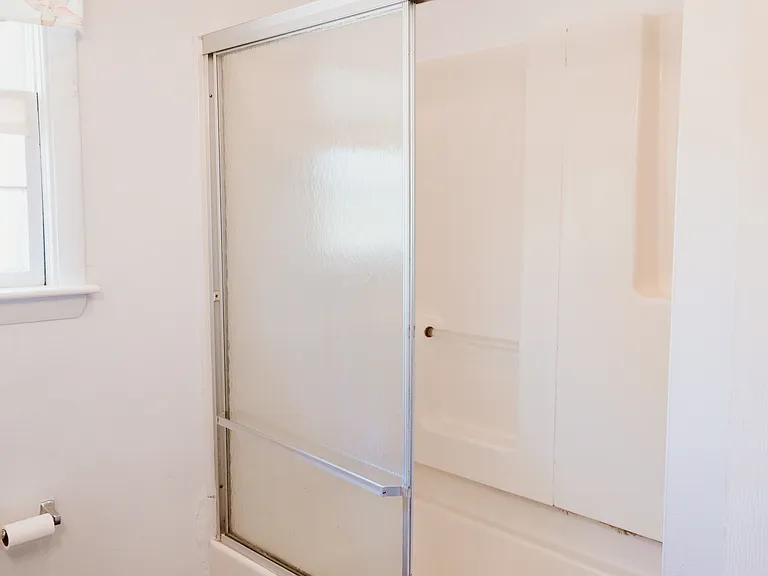 216 E Grand Ave — Photo 9