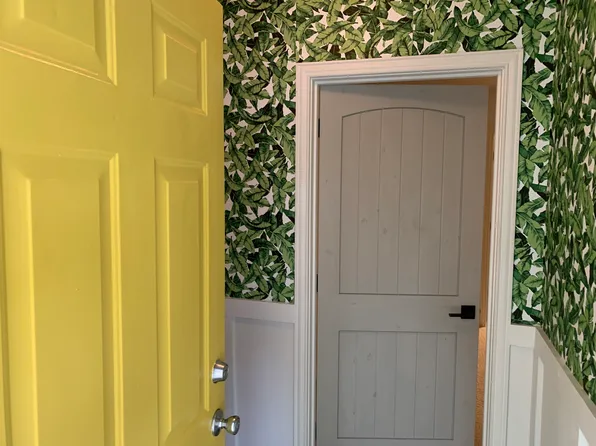 605 W Neil Armstrong Pl, Tishomingo, OK 73460