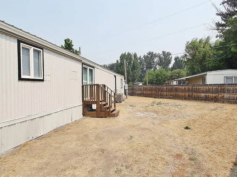 422 Elder Ave — Photo 2