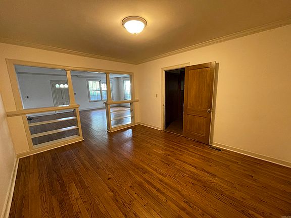 5th image of 300 N Bradley Ave
