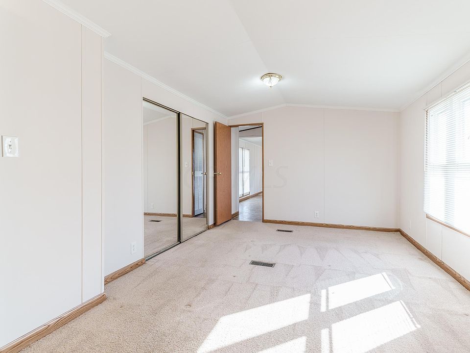 1st image of 32 Winter Pine Dr