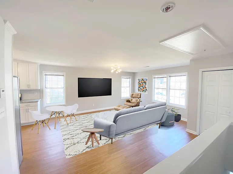 1575 Foote St NE #B — Photo 7