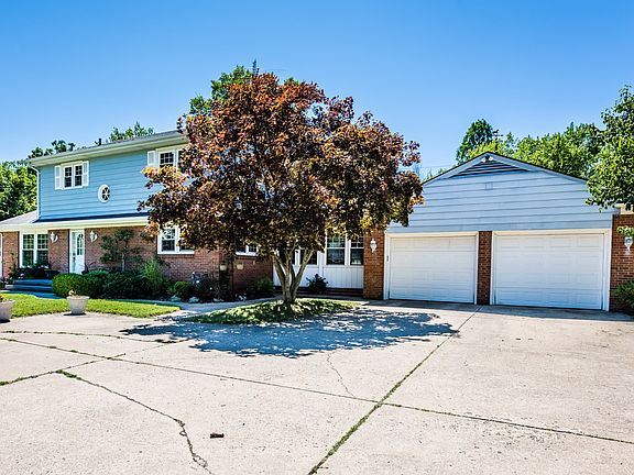 2nd image of 3002 Morton Ave