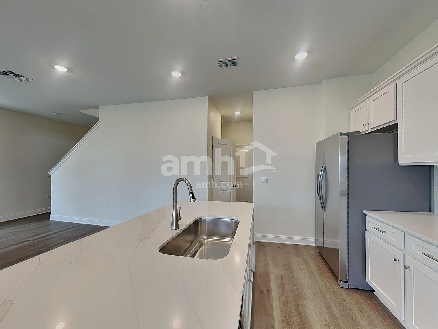 4 bed, 2.5 bath, 1977 sqft, $2,455 — Photo 3