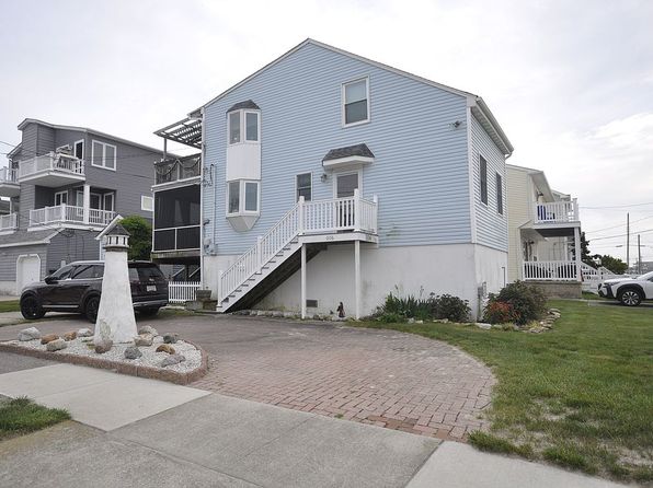 1106 Beach Ave E