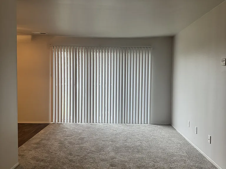 Drawbridge Apartments East — Photo 31