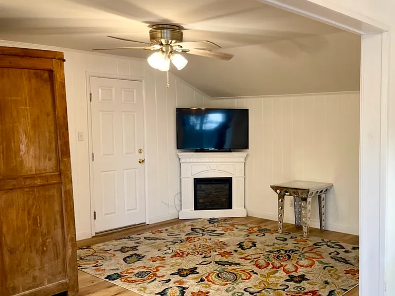 432 Court Ave — Photo 5
