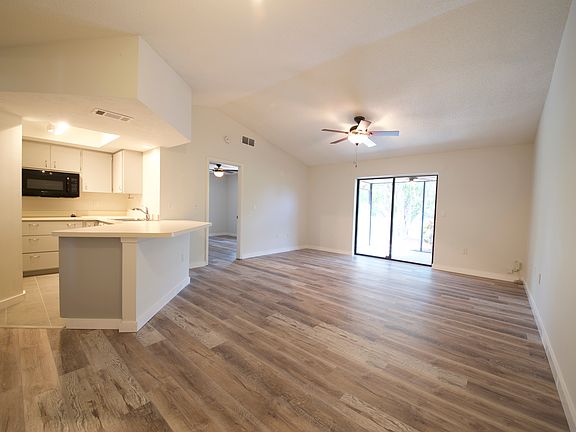 3rd image of 5743 Deer Hollow Trl