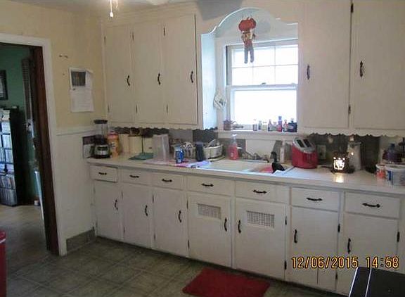 4th image of 8943 Joliet Ave