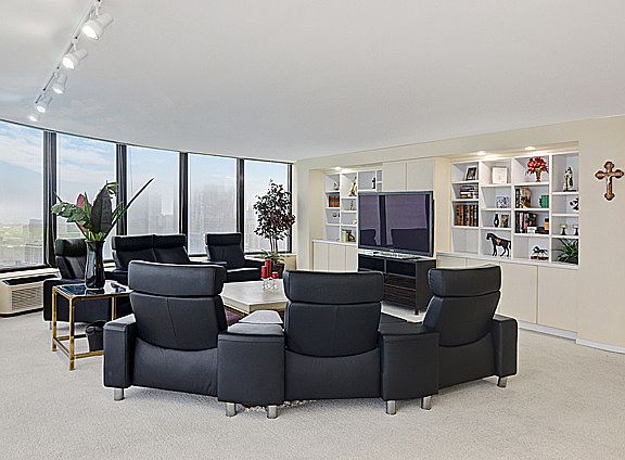 3rd image of 505 N Lake Shore Dr APT 6804